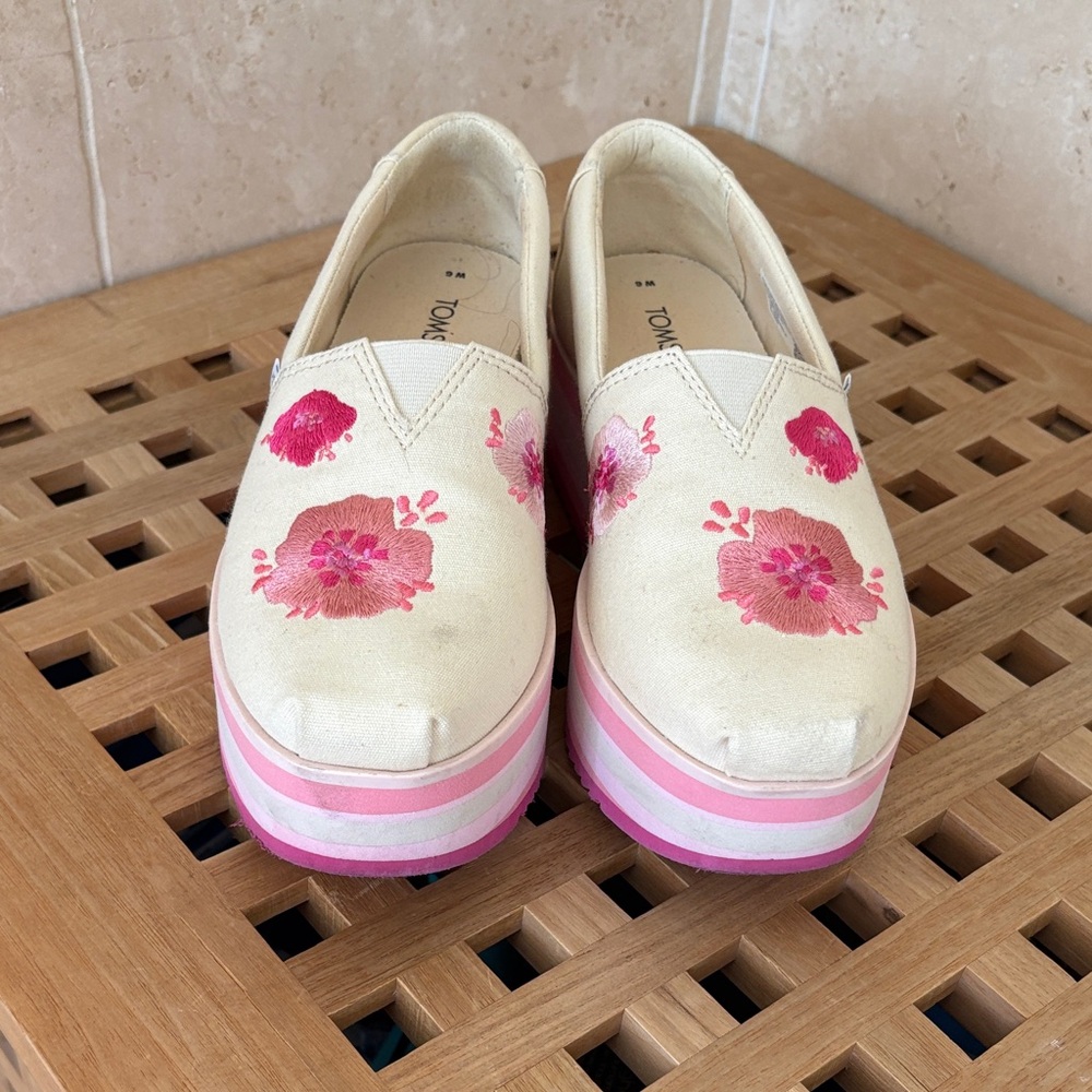 Toms Women's Floral Cream and Pink Loafers